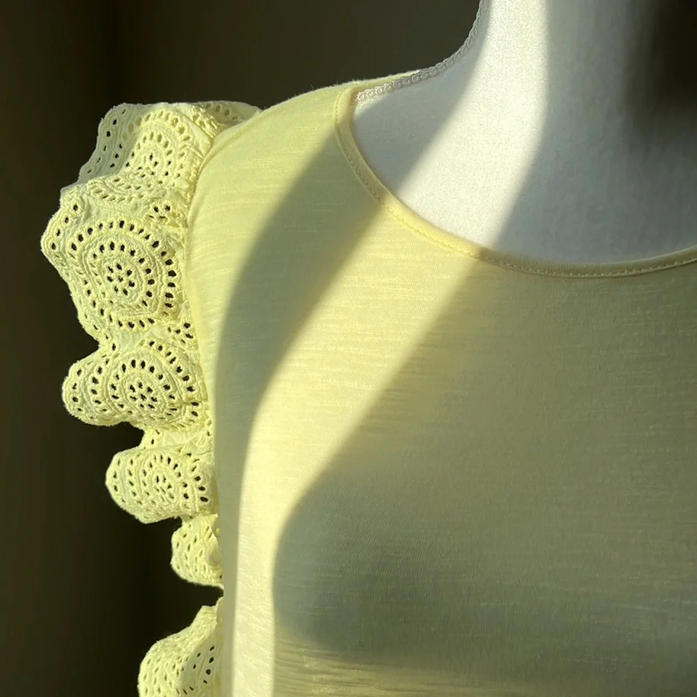 Doe & Rae Ruffle Top - Picture 5 of 10